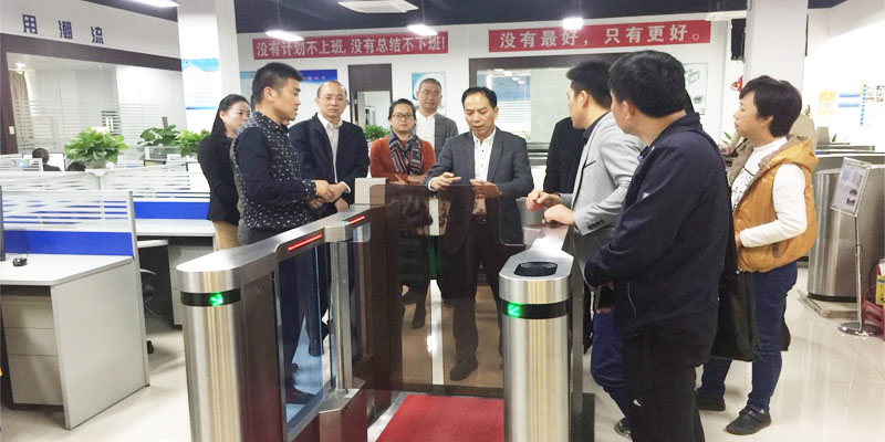 摆闸,三辊闸,速通闸,旋转闸,平移闸,一字闸,人脸识别，
