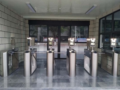 广州市白云电气集团有限公司三辊闸案例