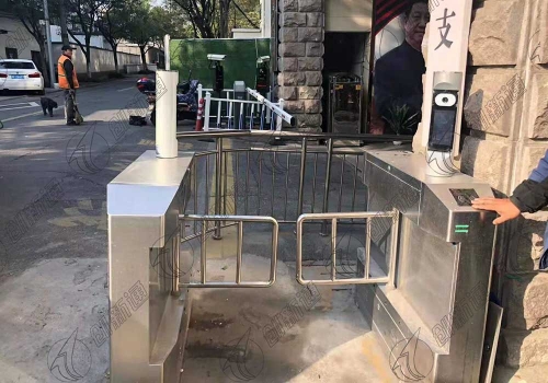 嘉兴交警支队创新通防撞摆闸案例