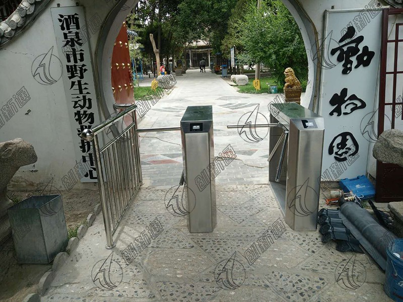 摆闸,三辊闸,速通闸,旋转闸,平移闸,一字闸,人脸识别，