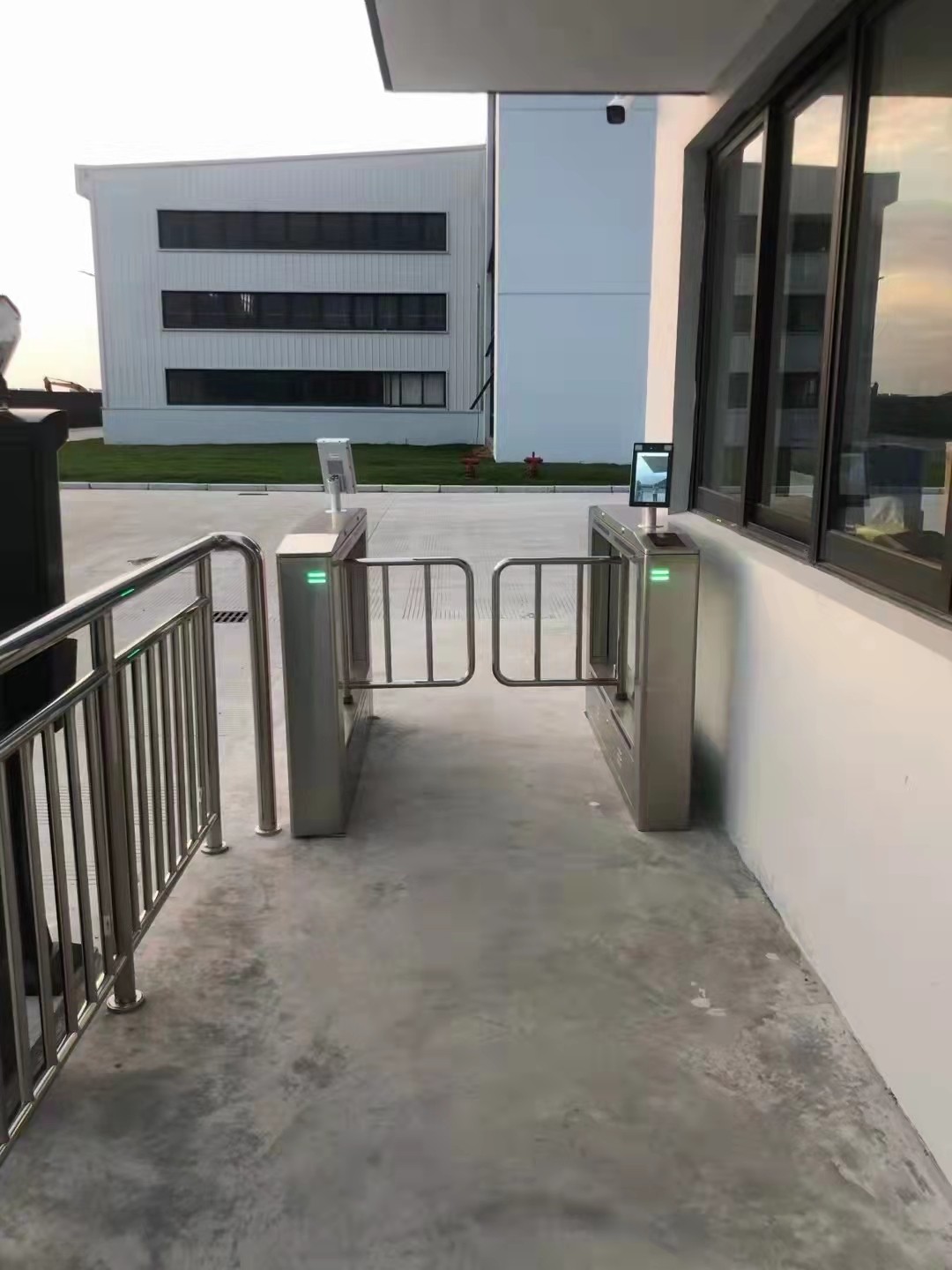 摆闸,三辊闸,速通闸,旋转闸,平移闸,一字闸,人脸识别，