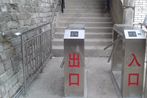 室外​三辊闸下雨天怎么做防护？创新通西安三辊闸厂家为您详细介绍