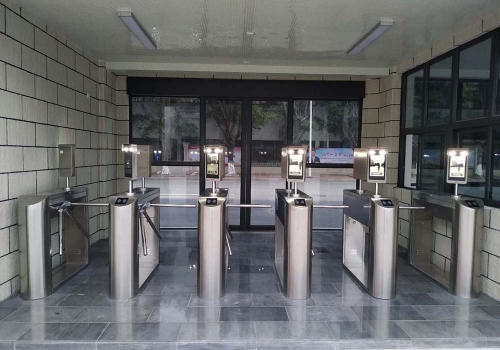 广州市白云电气集团有限公司三辊闸案例